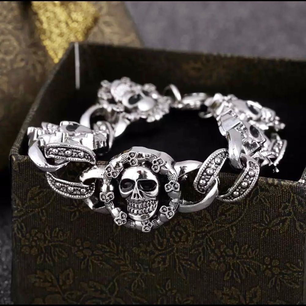 Silver Antique Skulls Moto Link Bangle Bracelet - NEW